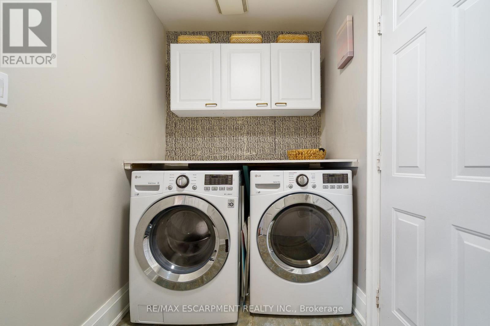 Photo 23 of 104 Davidson Boulevard, Hamilton ON
