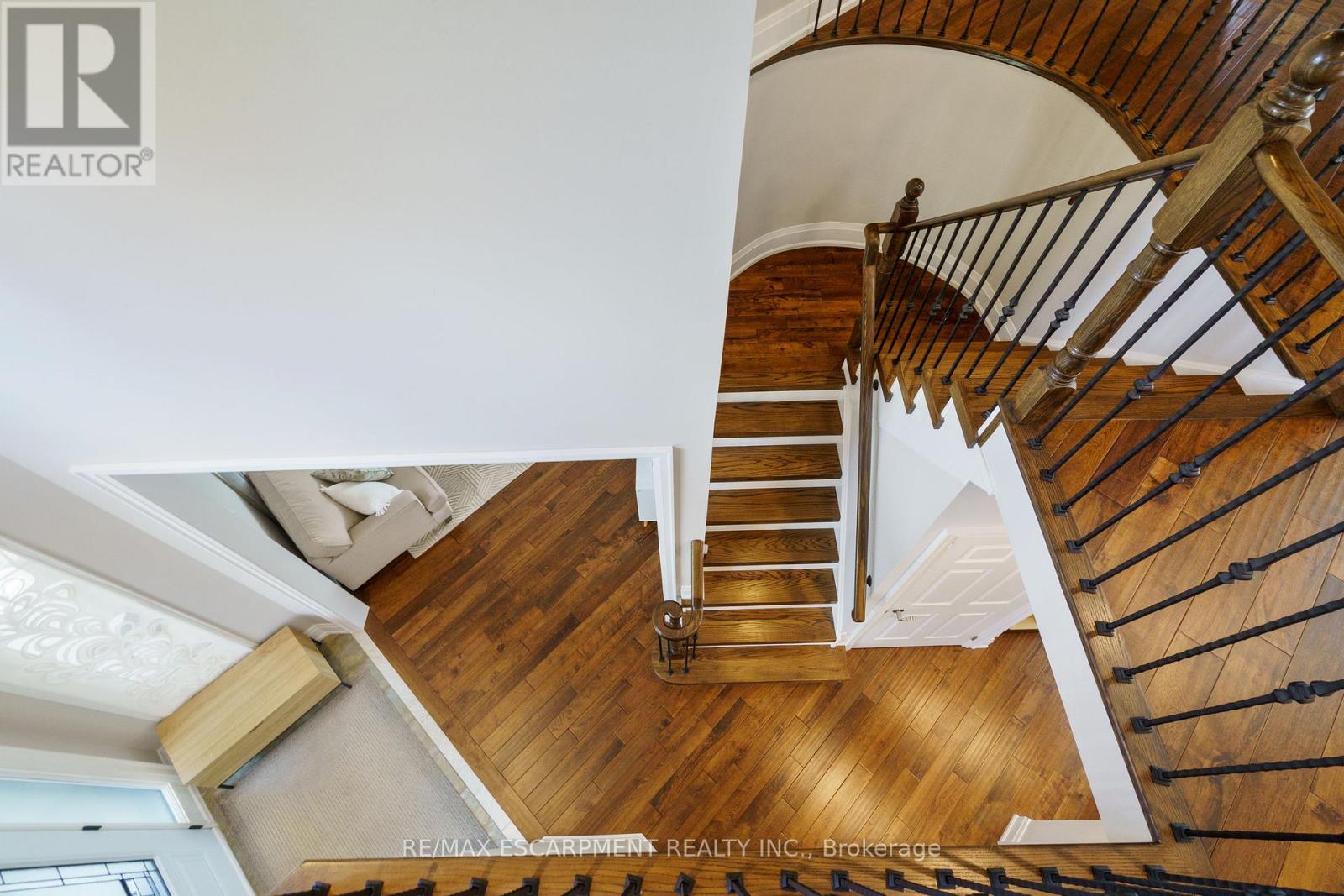 Photo 25 of 104 Davidson Boulevard, Hamilton ON