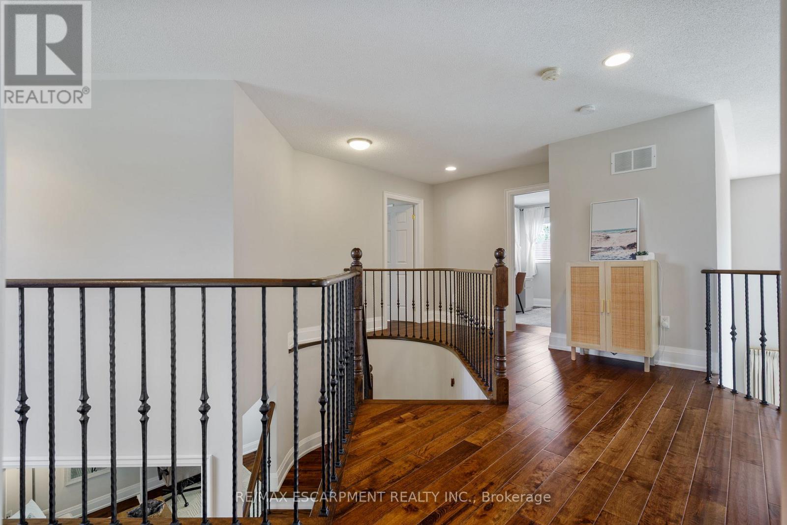 Photo 26 of 104 Davidson Boulevard, Hamilton ON