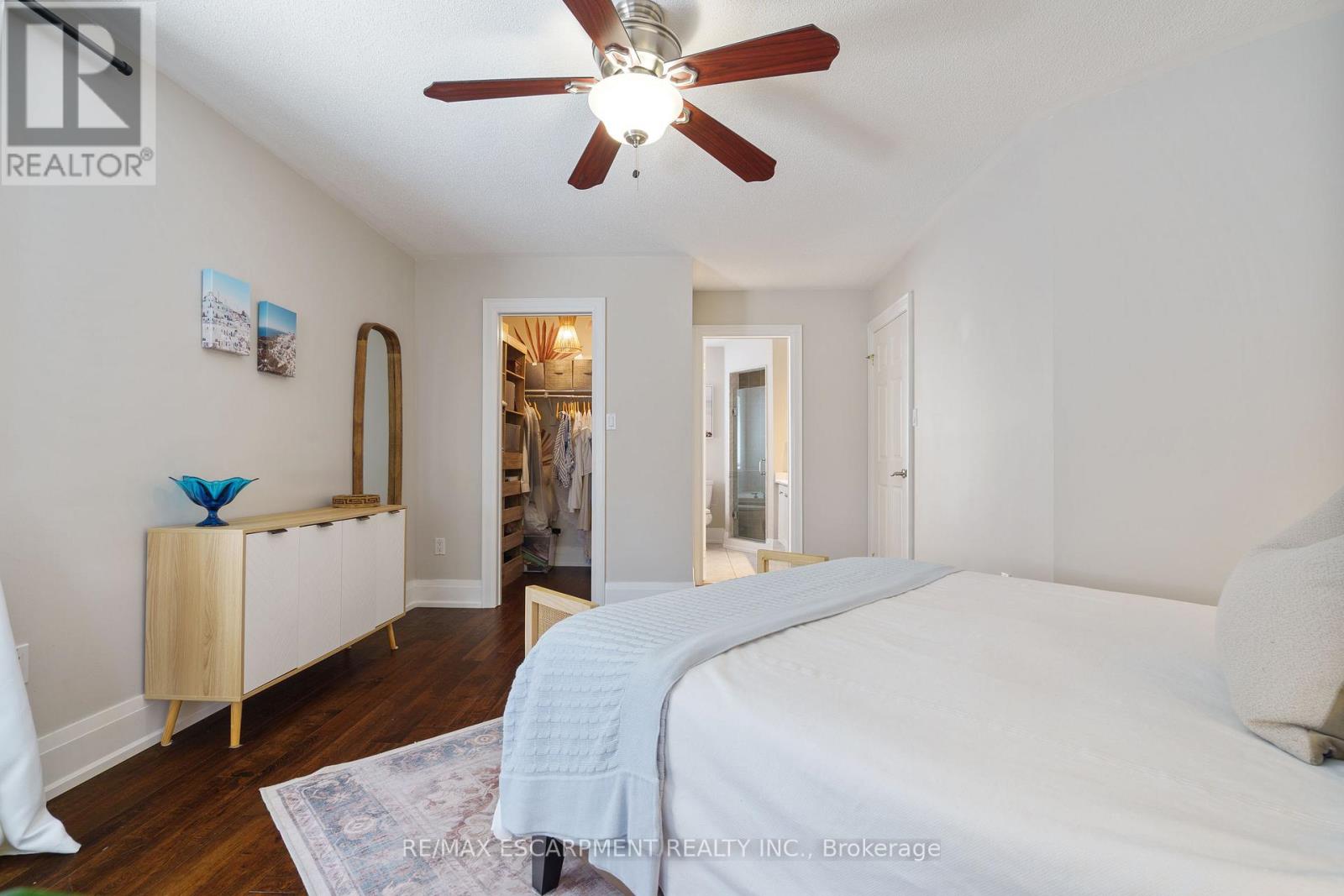 Photo 29 of 104 Davidson Boulevard, Hamilton ON