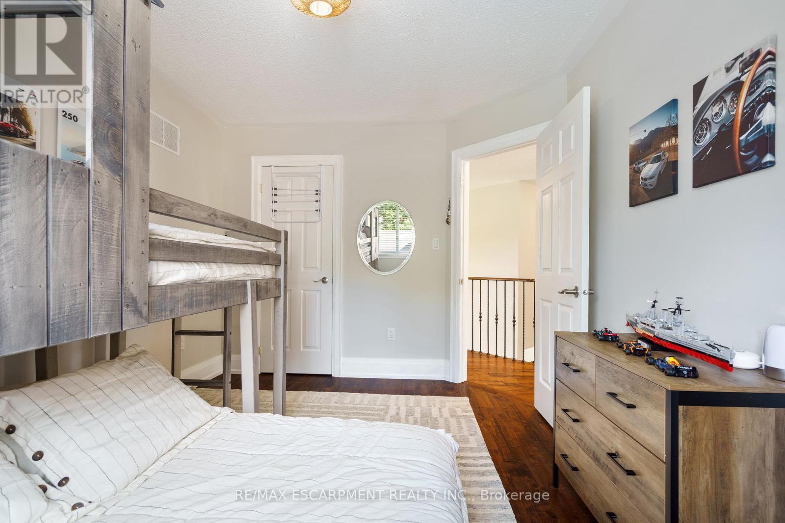 Photo 35 of 104 Davidson Boulevard, Hamilton ON