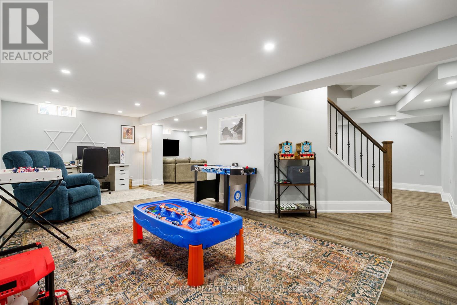 Photo 39 of 104 Davidson Boulevard, Hamilton ON