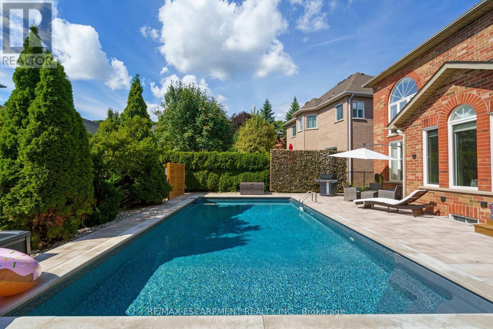 Photo 4 of 104 Davidson Boulevard, Hamilton ON