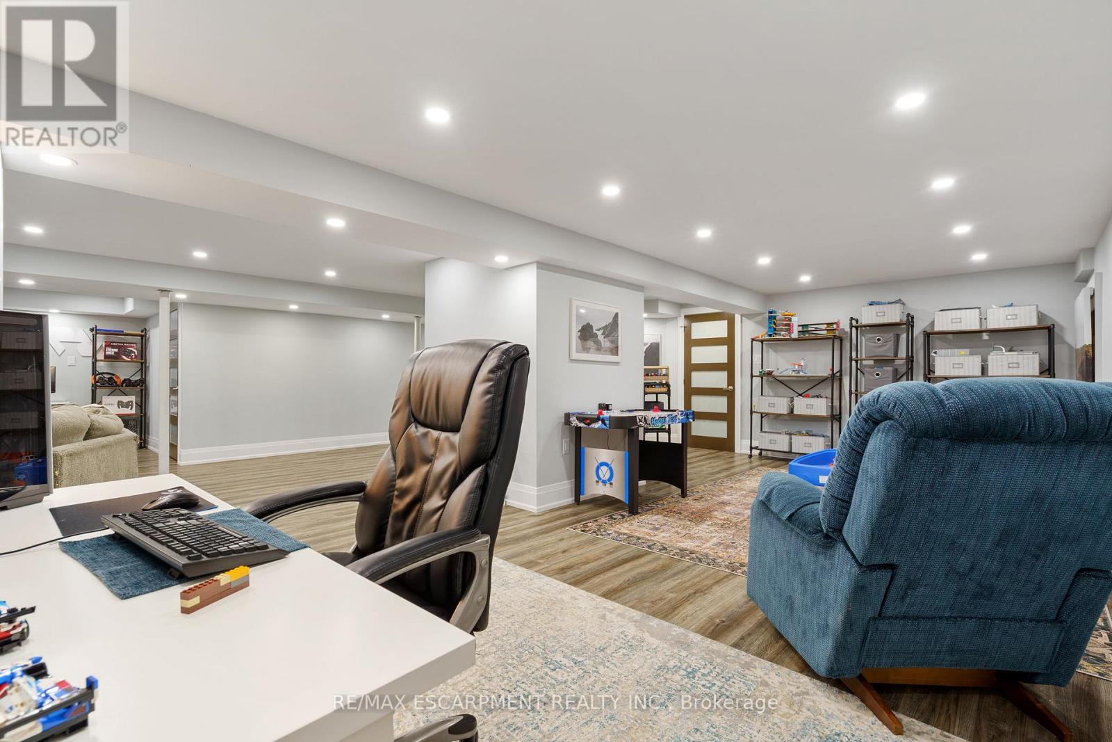 Photo 41 of 104 Davidson Boulevard, Hamilton ON
