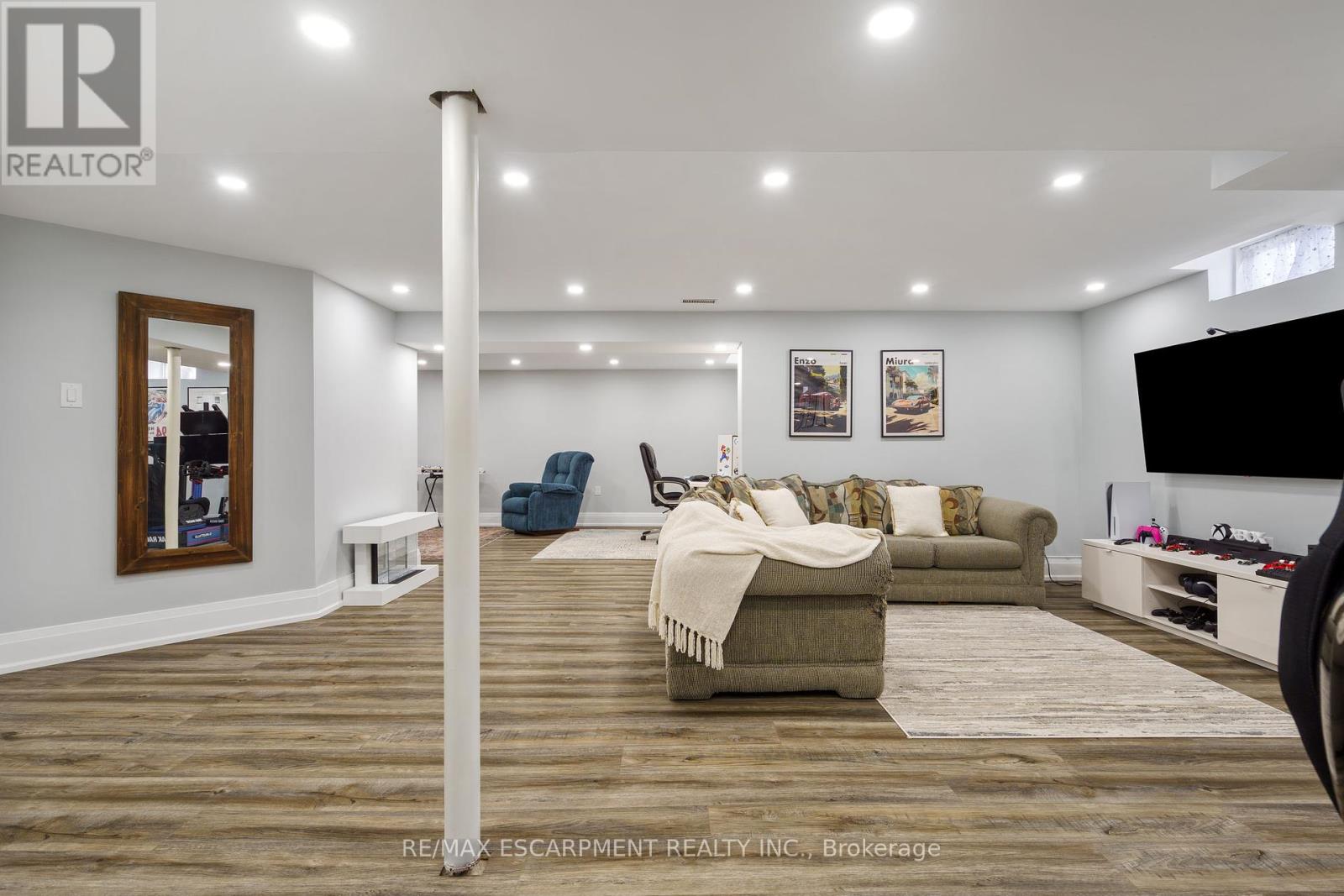 Photo 42 of 104 Davidson Boulevard, Hamilton ON