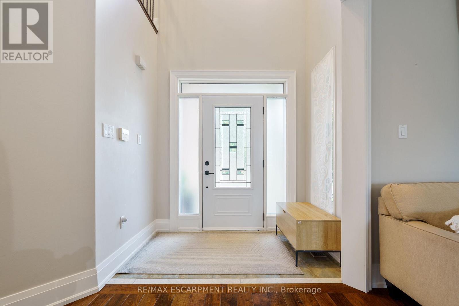 Photo 5 of 104 Davidson Boulevard, Hamilton ON