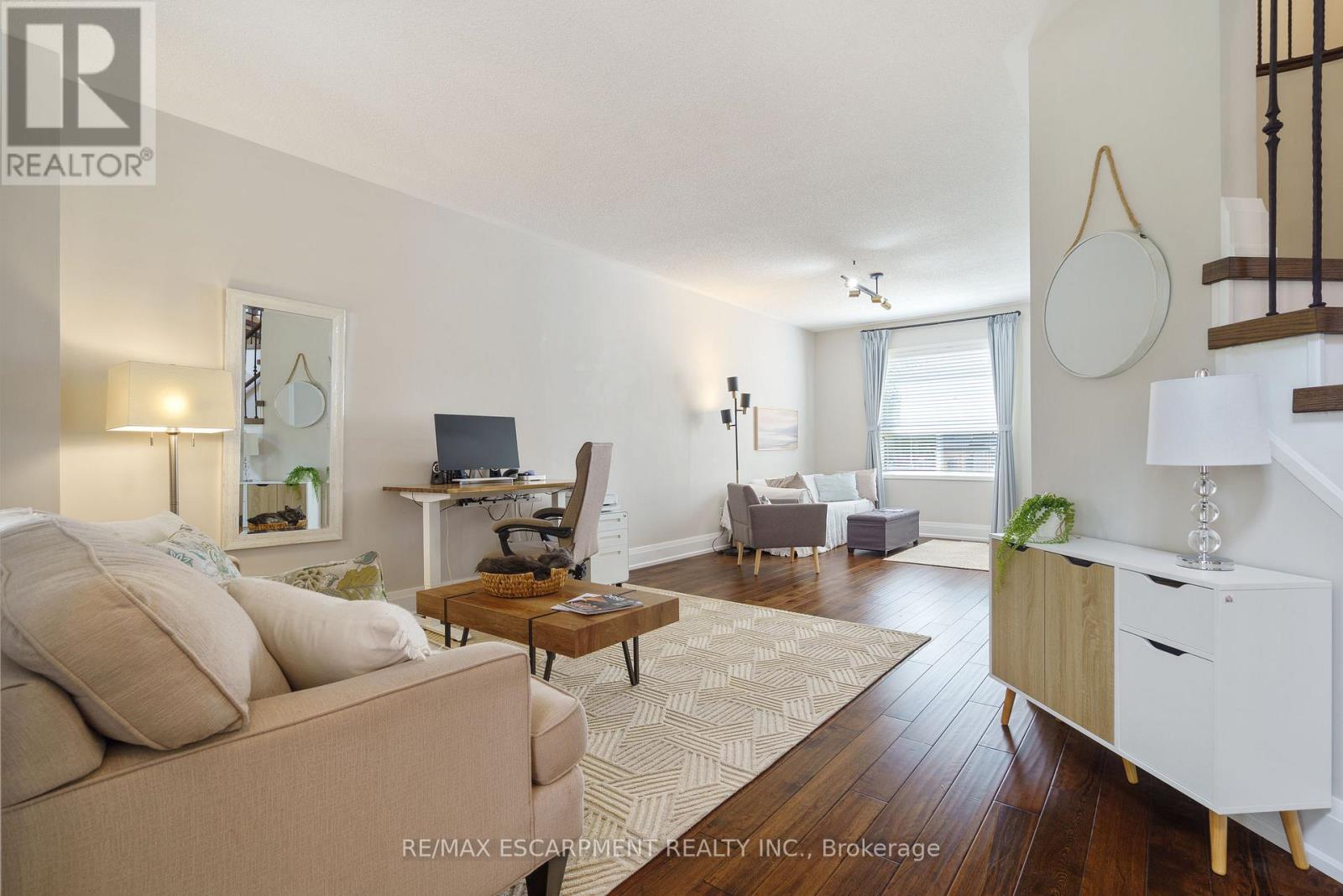 Photo 8 of 104 Davidson Boulevard, Hamilton ON