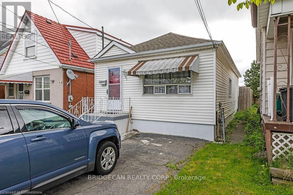 Photo 3 of 201 East 23rd Street, Hamilton ON