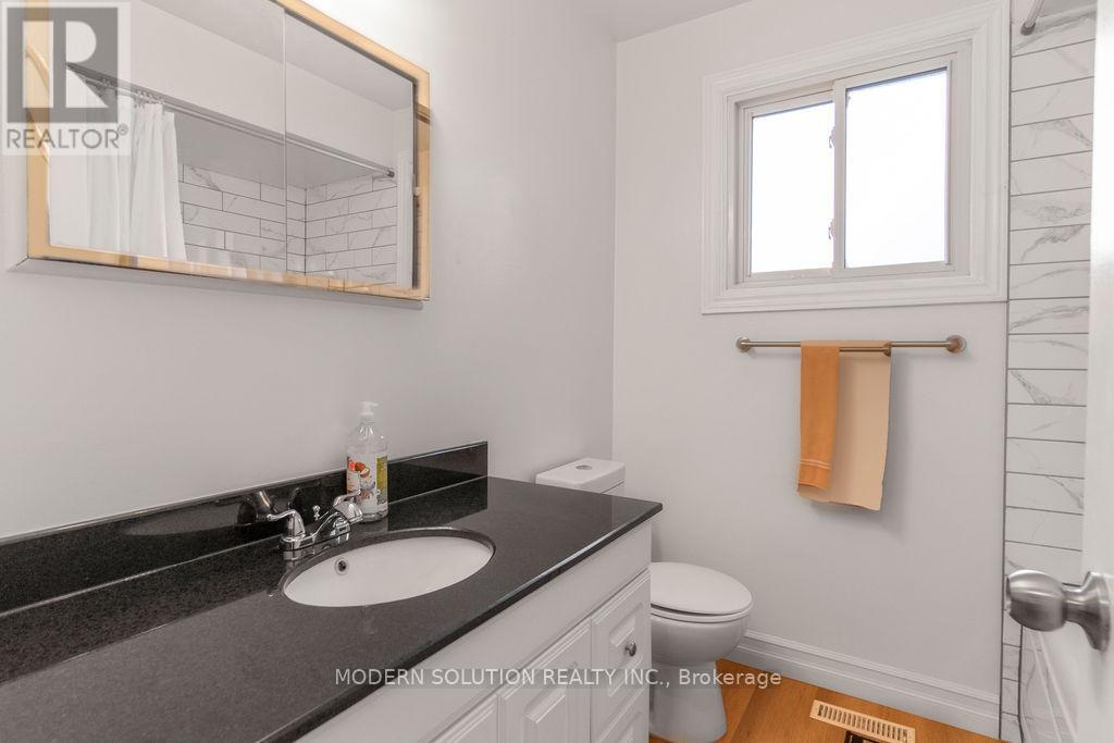 Photo 17 of 36 Hillcrest Avenue, Brantford ON