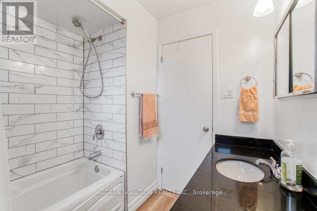 Photo 18 of 36 Hillcrest Avenue, Brantford ON