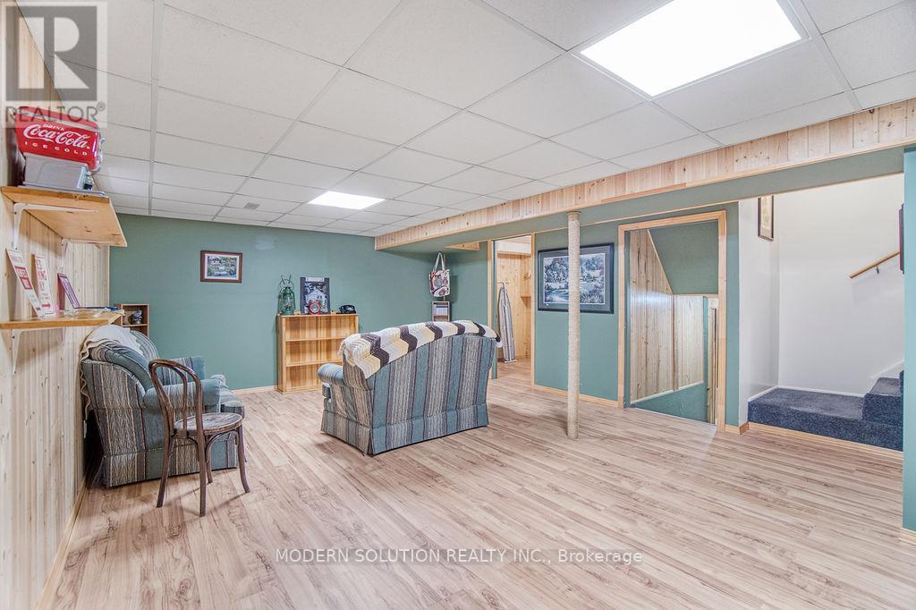 Photo 21 of 36 Hillcrest Avenue, Brantford ON