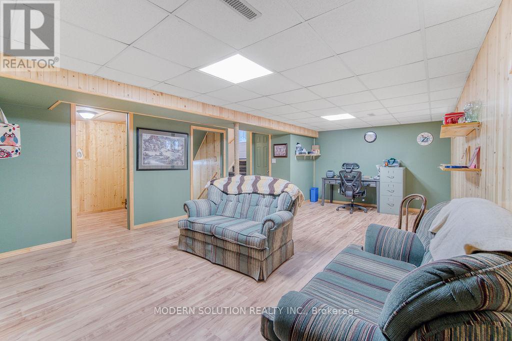 Photo 23 of 36 Hillcrest Avenue, Brantford ON