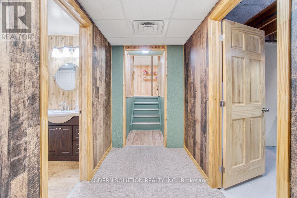 Photo 26 of 36 Hillcrest Avenue, Brantford ON
