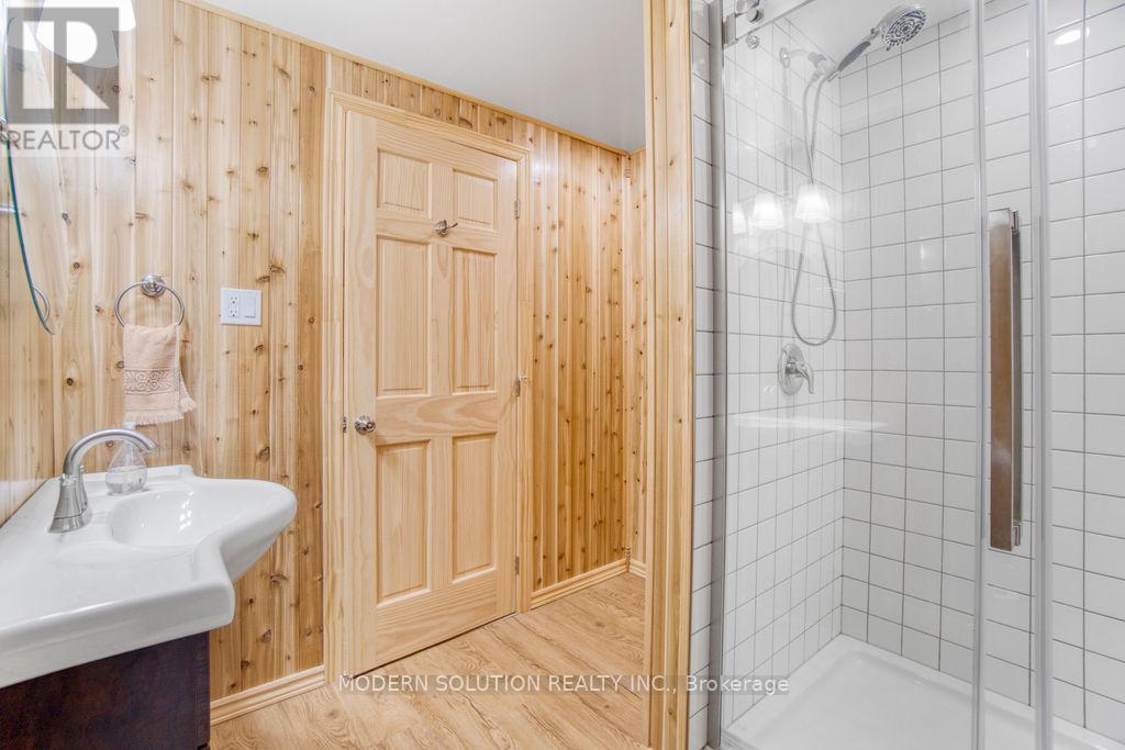 Photo 28 of 36 Hillcrest Avenue, Brantford ON