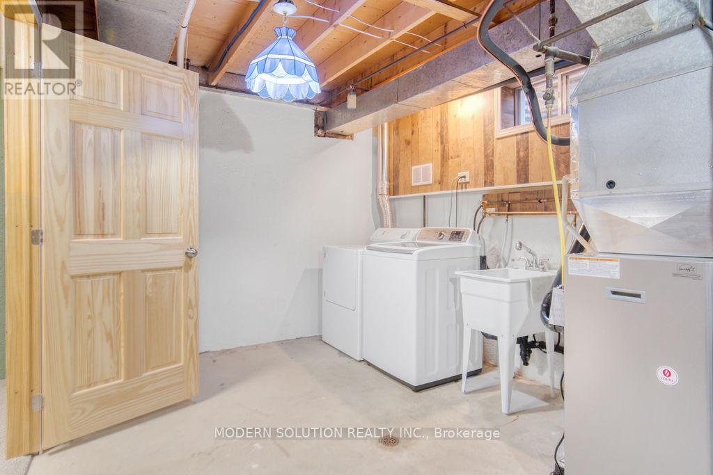 Photo 31 of 36 Hillcrest Avenue, Brantford ON