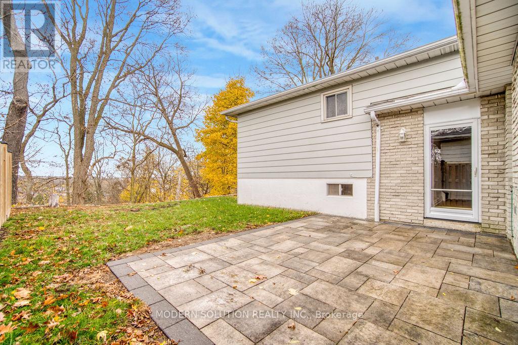 Photo 32 of 36 Hillcrest Avenue, Brantford ON