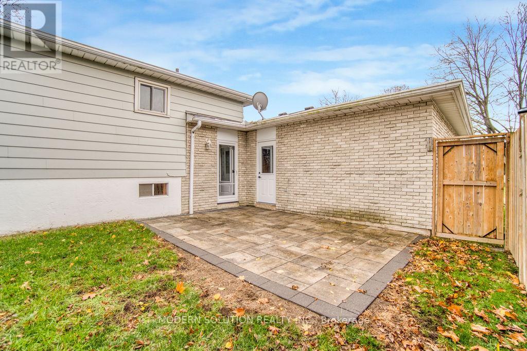 Photo 33 of 36 Hillcrest Avenue, Brantford ON