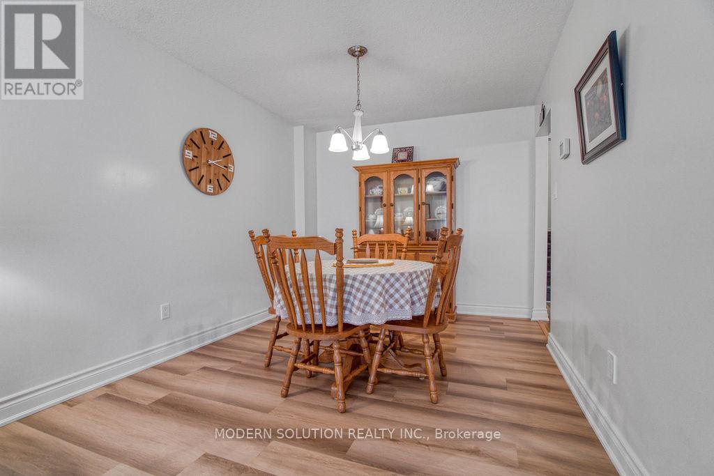 Photo 5 of 36 Hillcrest Avenue, Brantford ON