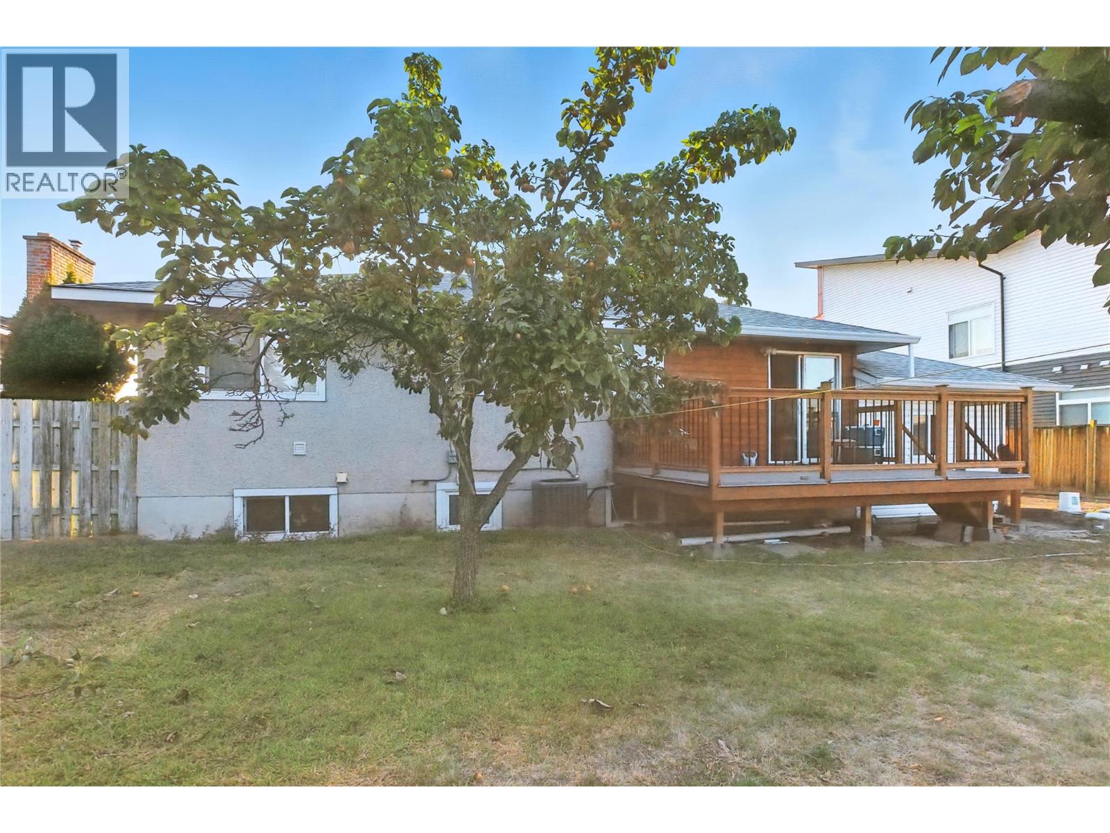 Photo 4 of 740 10th Street, Kamloops BC