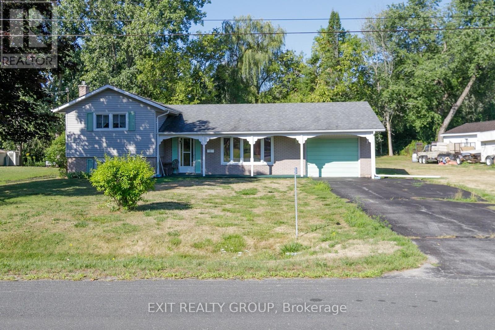 Photo 1 of 28 Ghent Drive, Quinte West ON