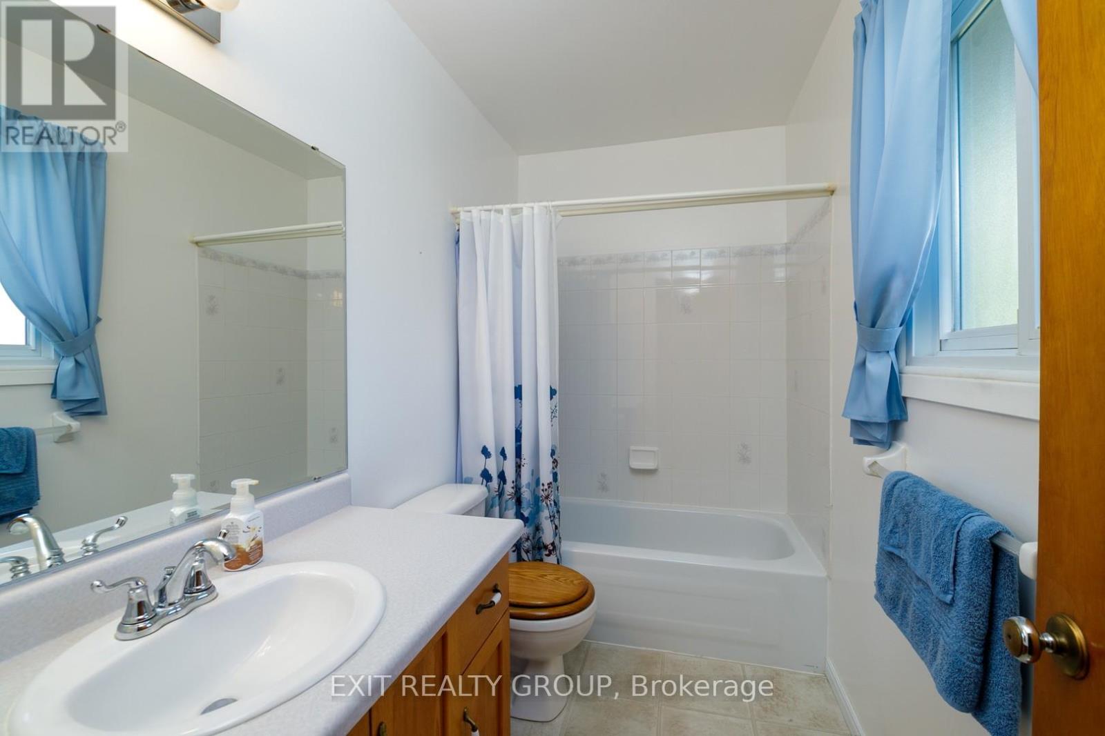 Photo 10 of 28 Ghent Drive, Quinte West ON