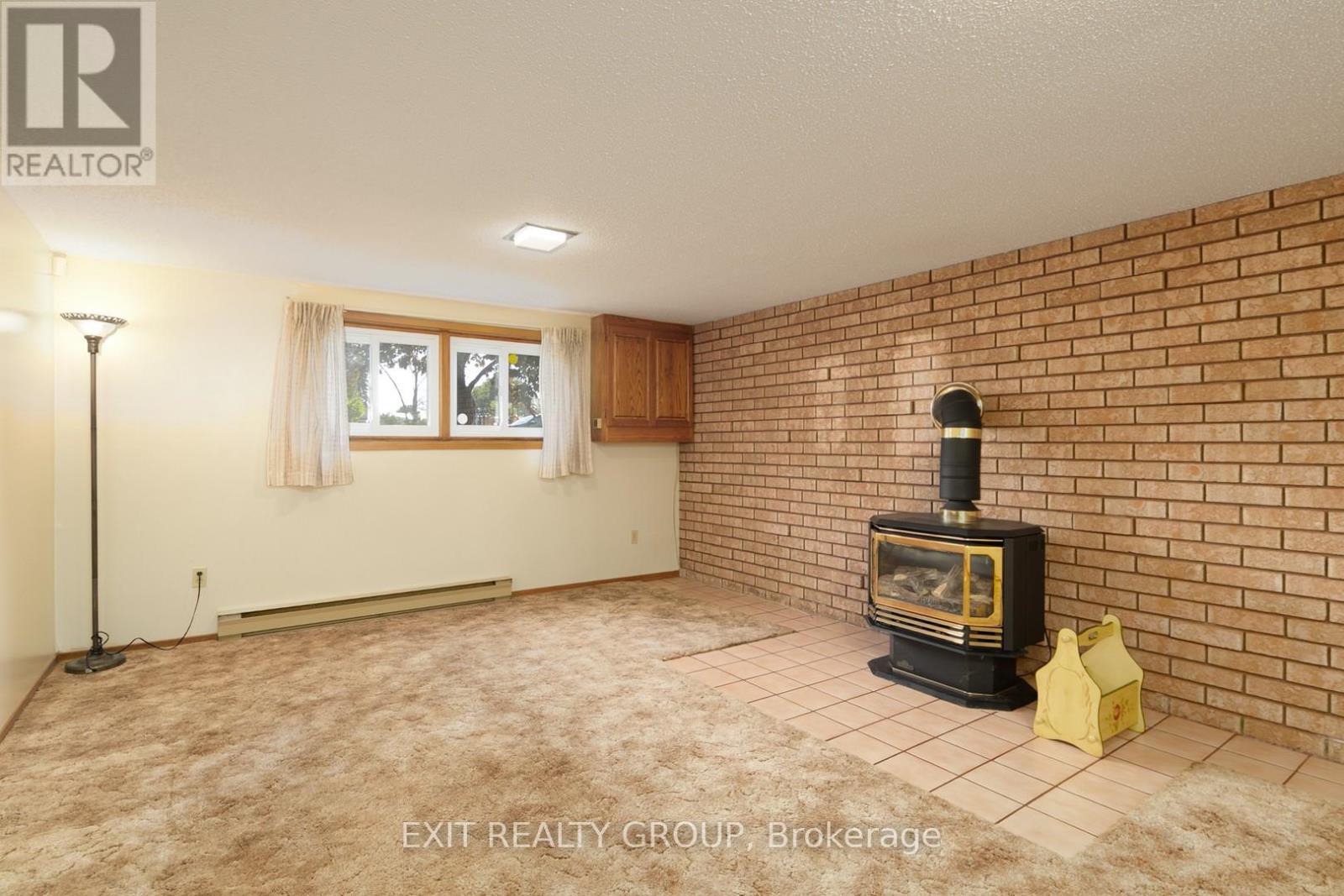 Photo 12 of 28 Ghent Drive, Quinte West ON