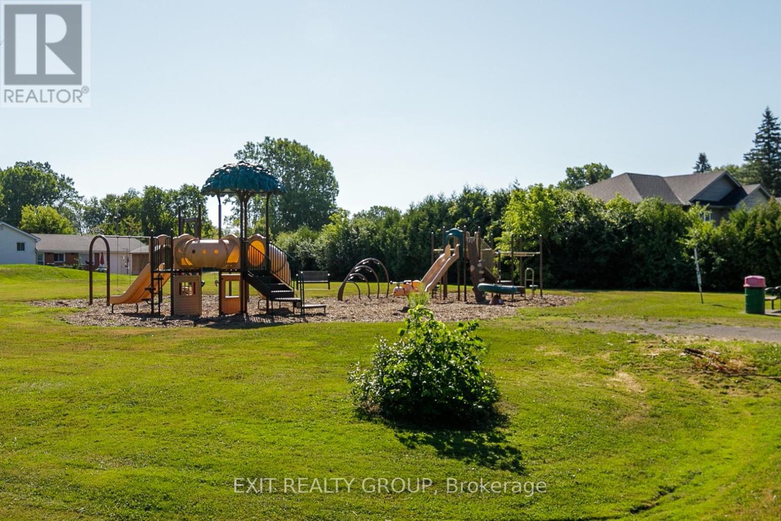 Photo 18 of 28 Ghent Drive, Quinte West ON