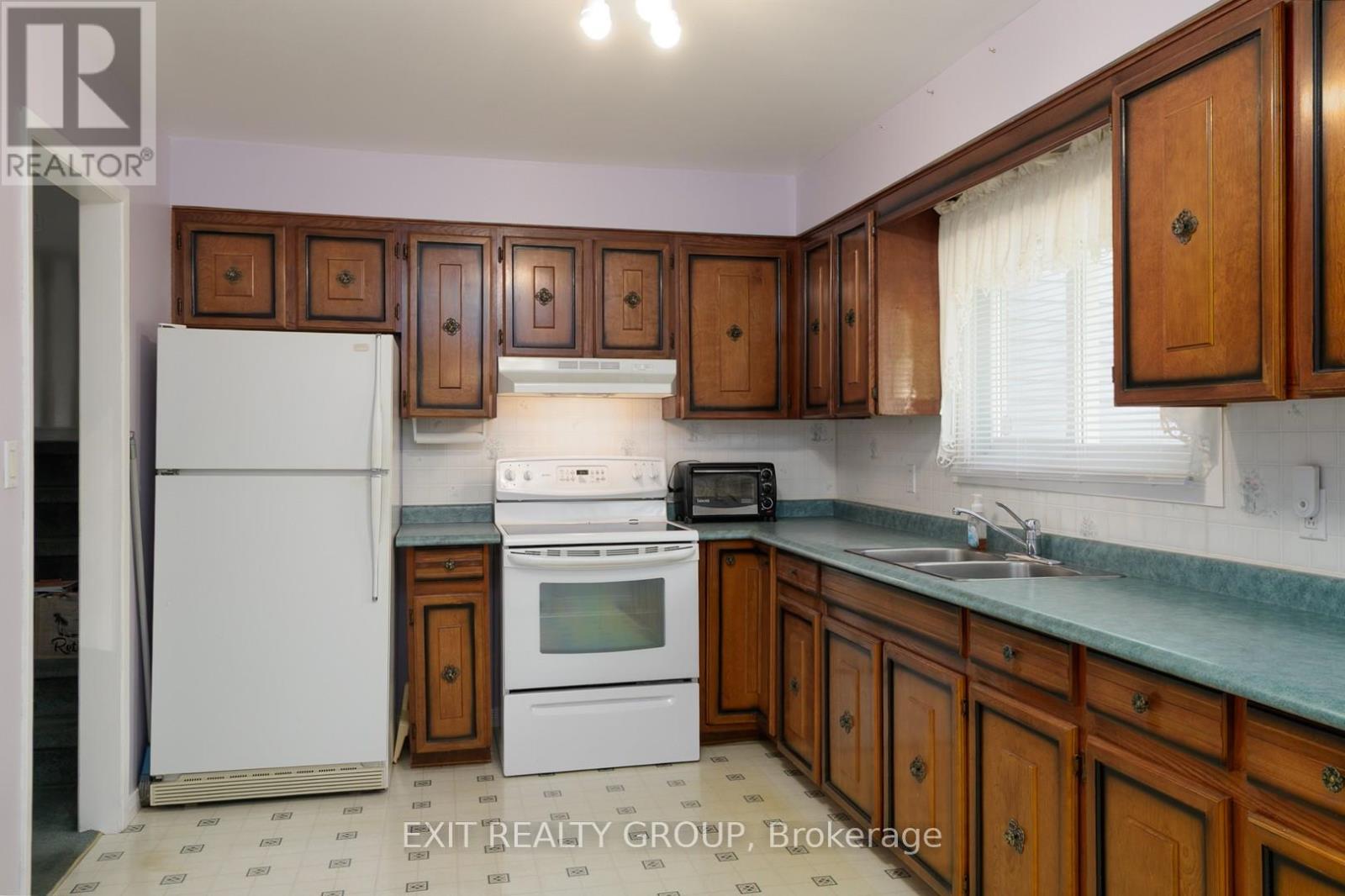 Photo 5 of 28 Ghent Drive, Quinte West ON
