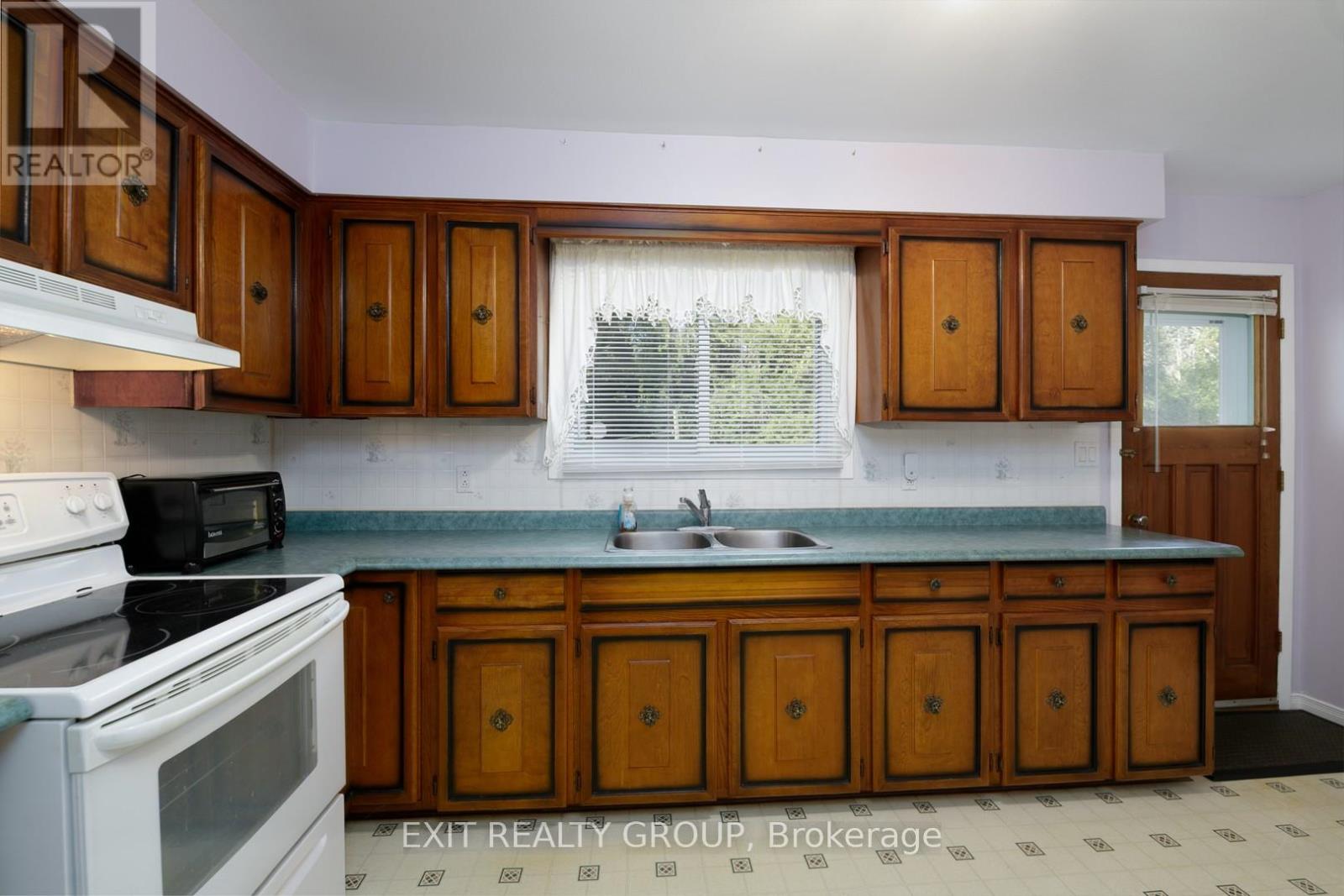 Photo 6 of 28 Ghent Drive, Quinte West ON