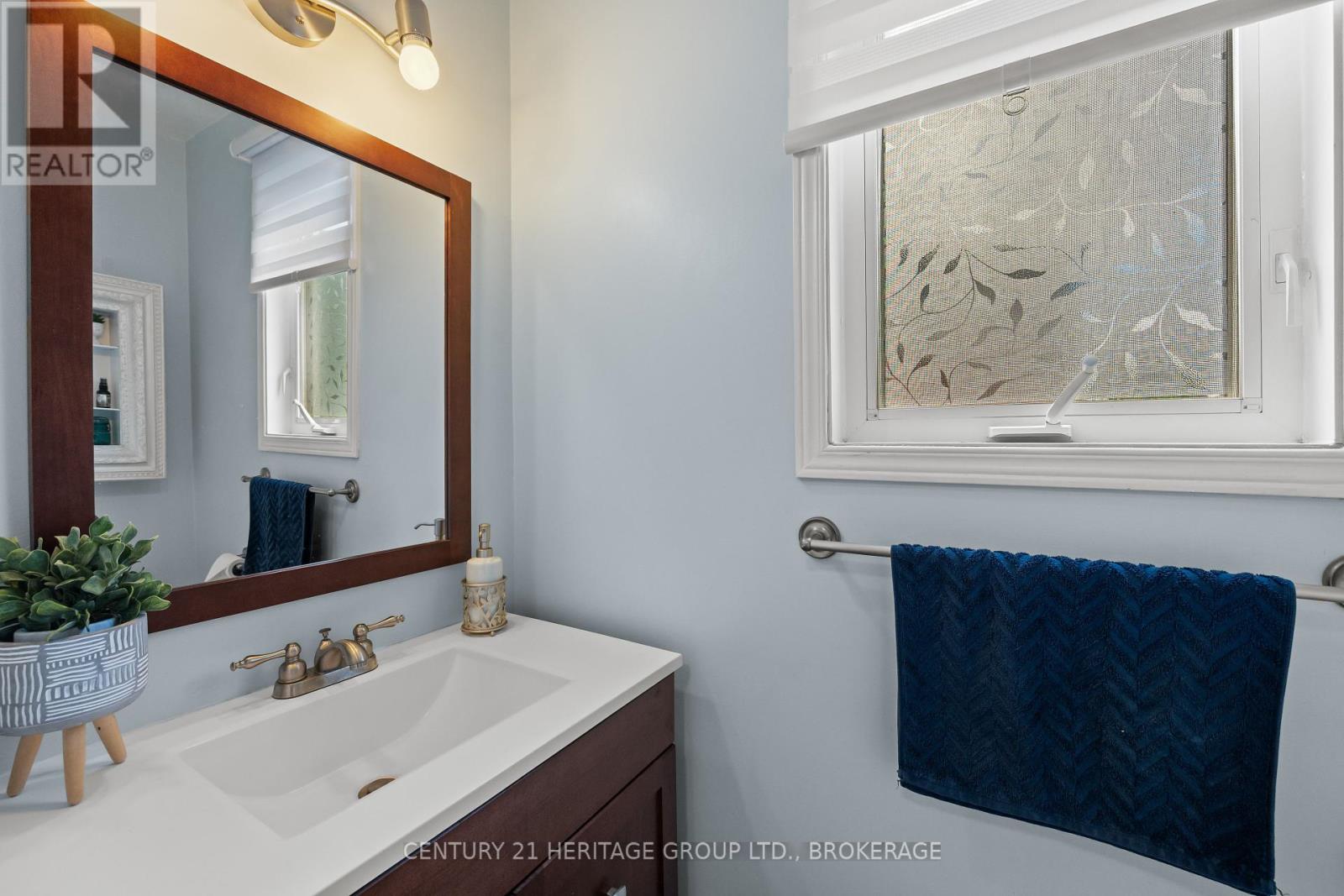 Photo 18 of 26 Miller Place, Loyalist ON