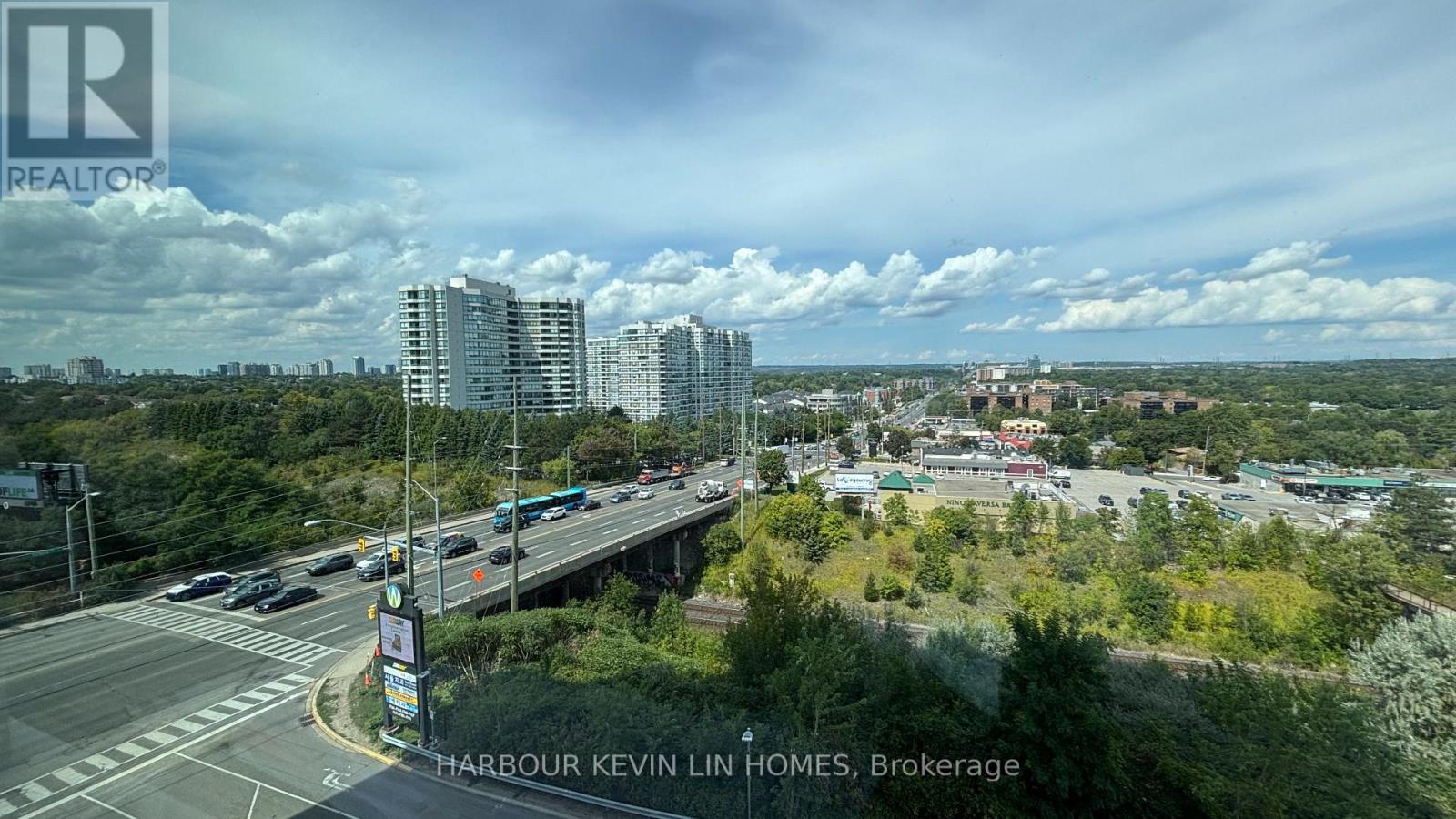 Photo 12 of 502 7191 Yonge Street, Markham ON