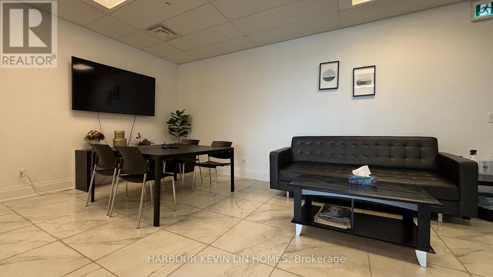 Photo 8 of 502 7191 Yonge Street, Markham ON