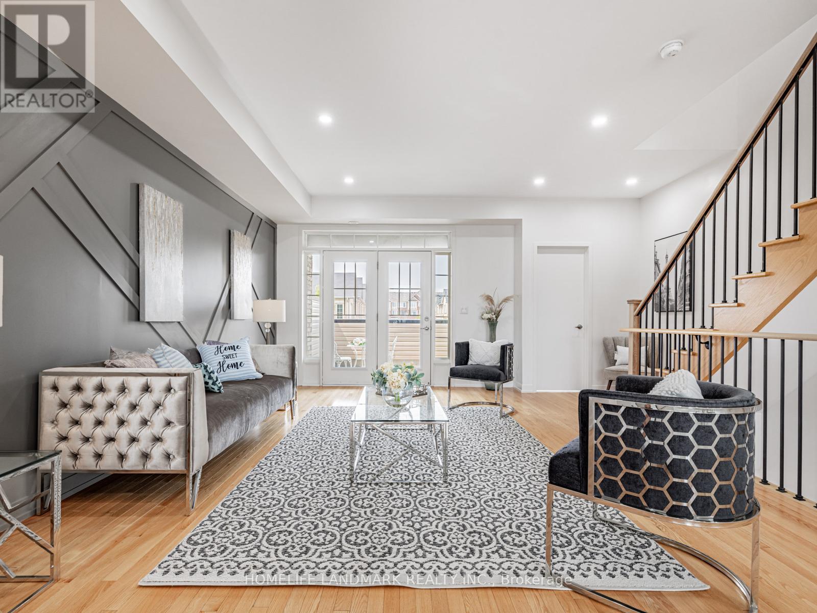 Photo 3 of 10606 Bathurst Street, Vaughan ON