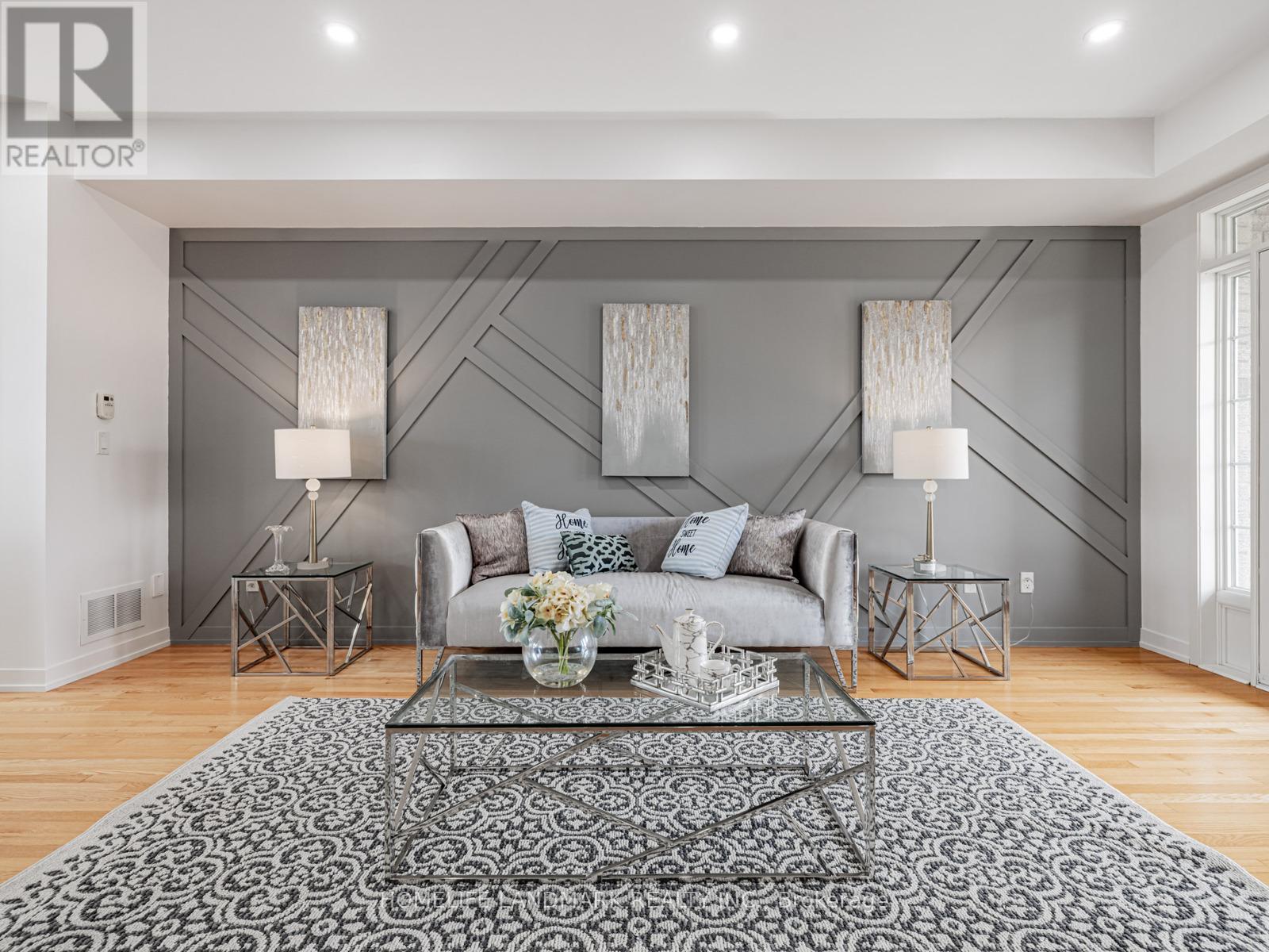 Photo 4 of 10606 Bathurst Street, Vaughan ON