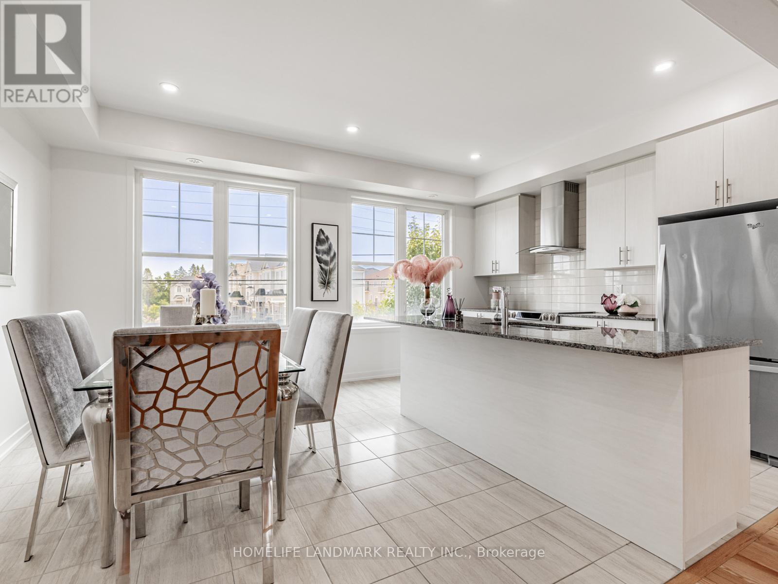 Photo 5 of 10606 Bathurst Street, Vaughan ON