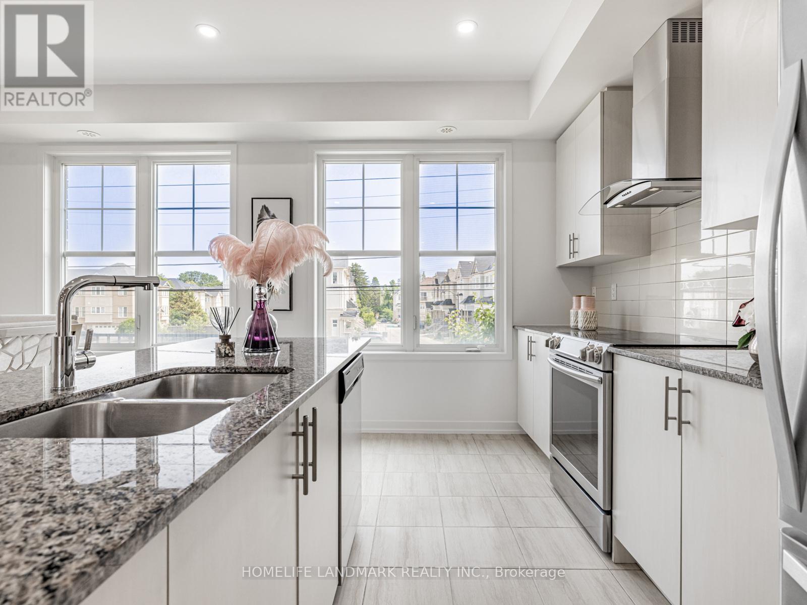 Photo 6 of 10606 Bathurst Street, Vaughan ON