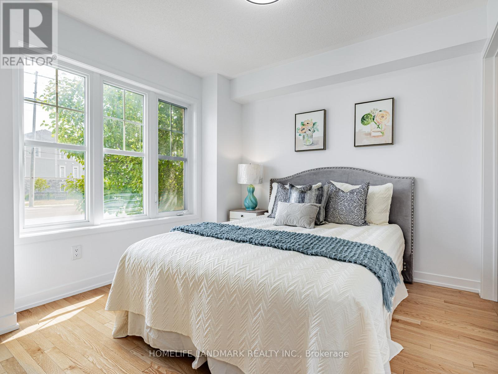 Photo 7 of 10606 Bathurst Street, Vaughan ON