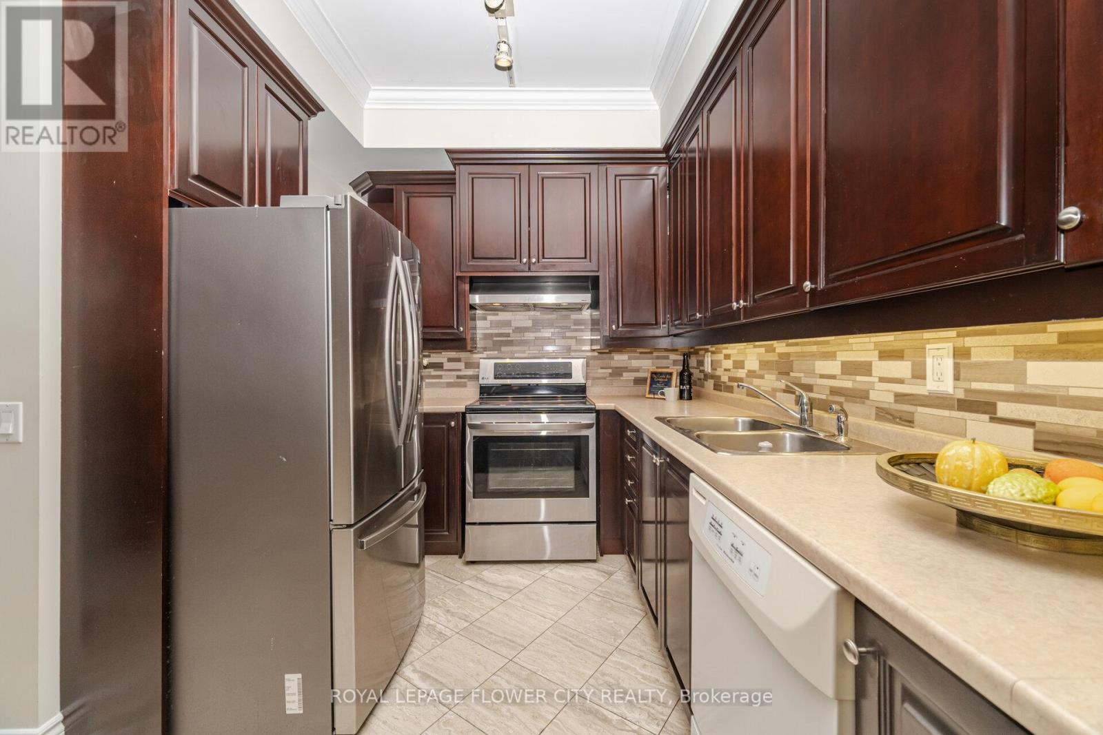 Photo 18 of Ph 5 1 Belvedere Court, Brampton ON