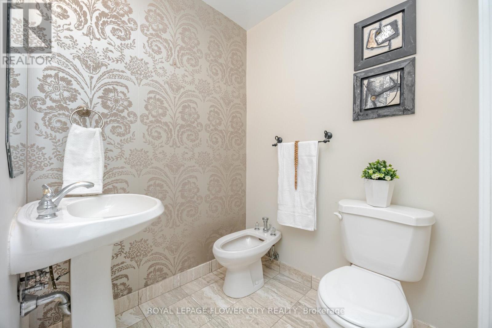 Photo 28 of Ph 5 1 Belvedere Court, Brampton ON