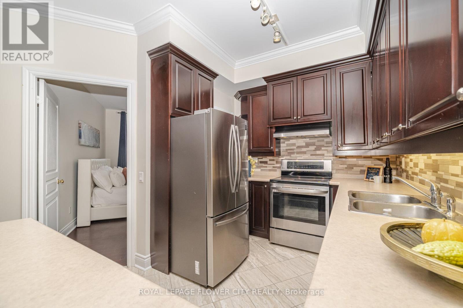 Photo 19 of Ph 5 1 Belvedere Court, Brampton ON