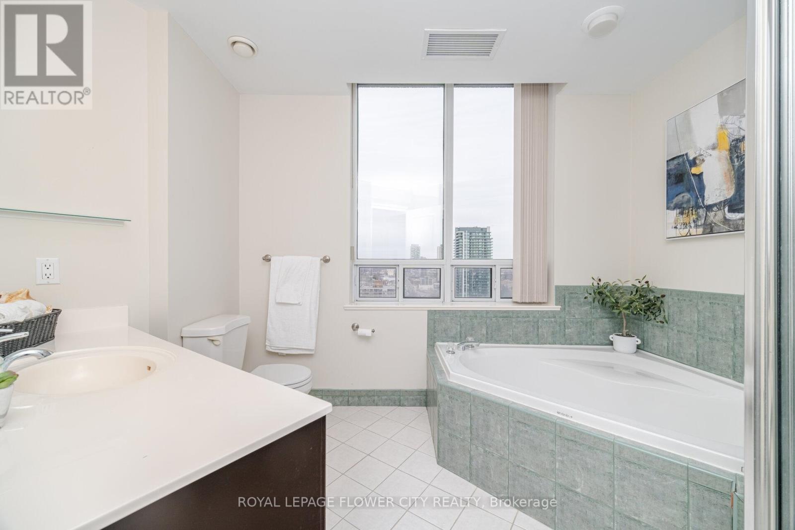 Photo 25 of Ph 5 1 Belvedere Court, Brampton ON