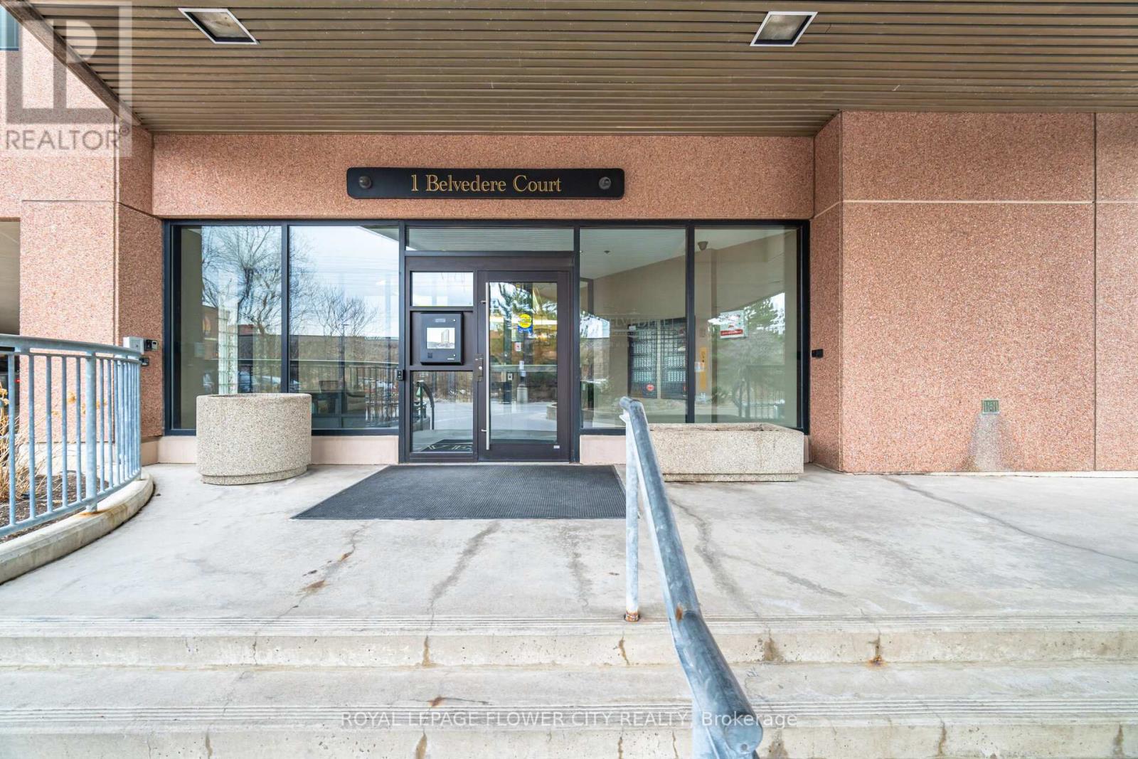 Photo 5 of Ph 5 1 Belvedere Court, Brampton ON