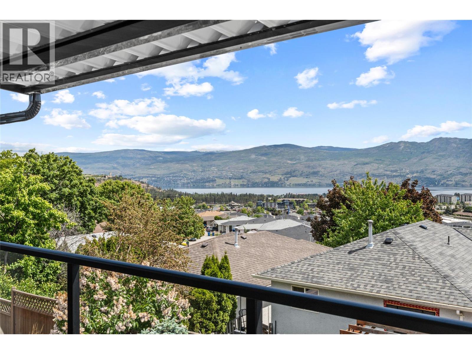 327 2440 Old Okanagan Highway, West Kelowna