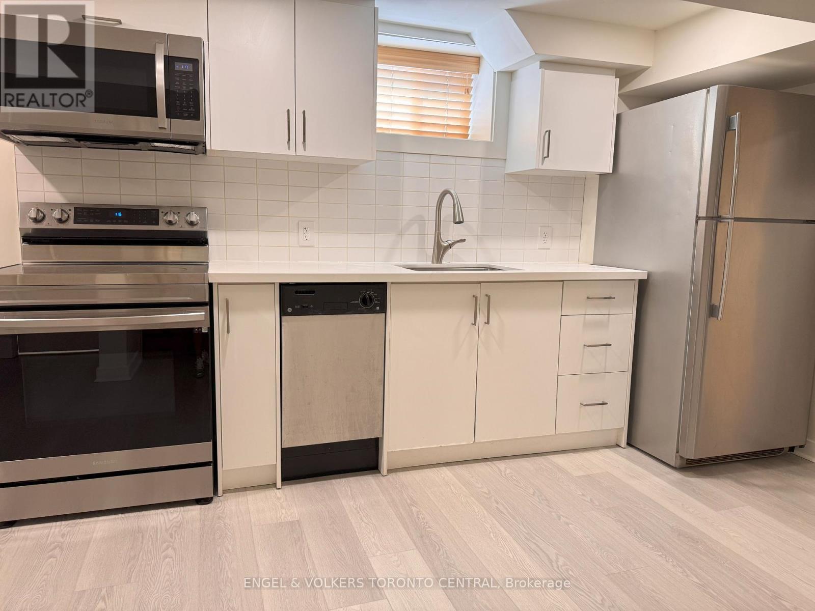 Photo 2 of Basement 6 Westview Boulevard, Toronto ON
