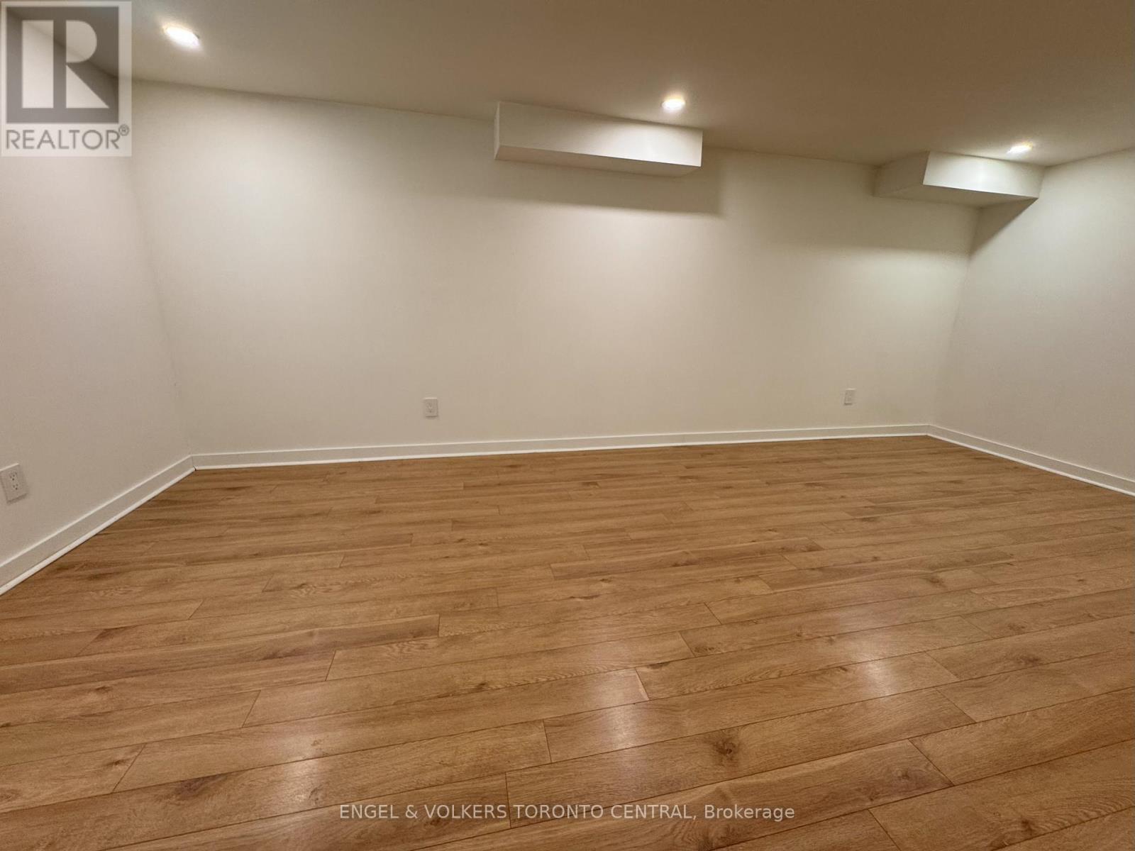 Photo 4 of Basement 6 Westview Boulevard, Toronto ON