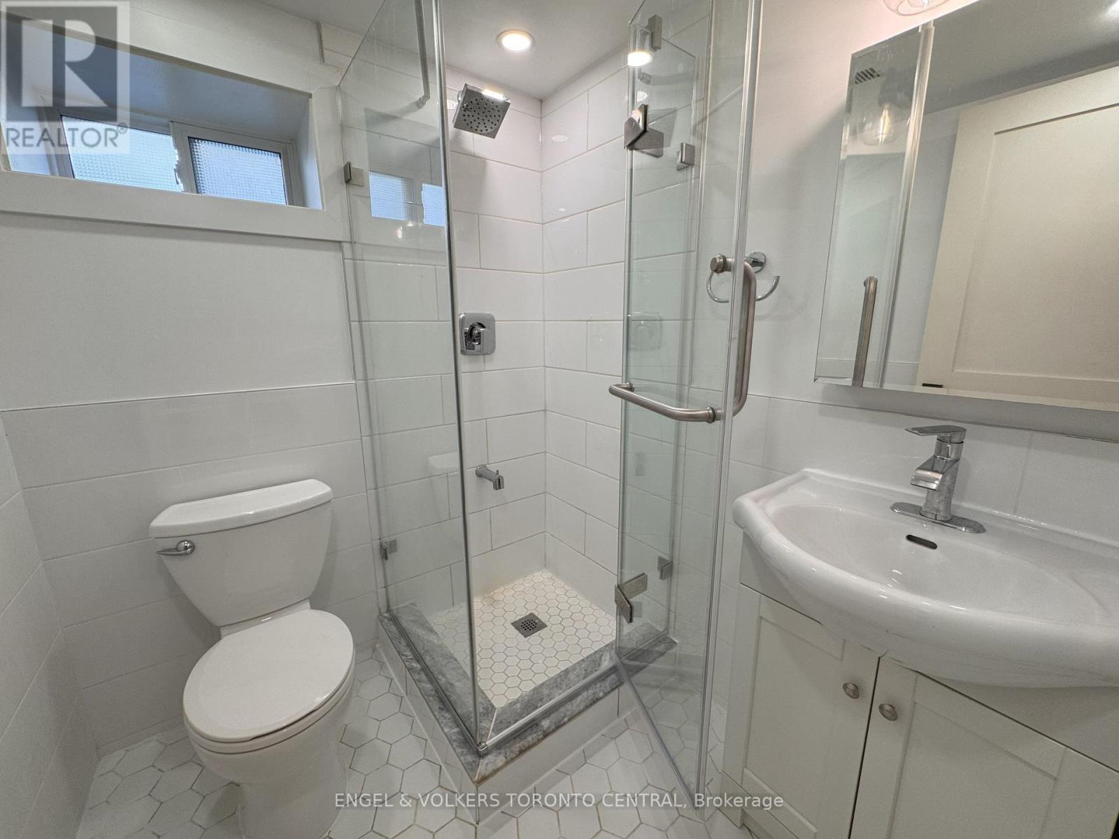 Photo 3 of Basement 6 Westview Boulevard, Toronto ON