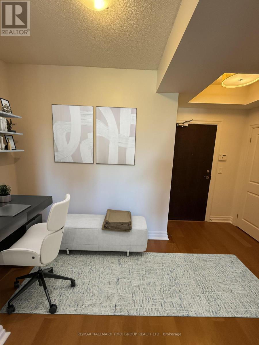Photo 10 of 434 180 John West Way, Aurora ON