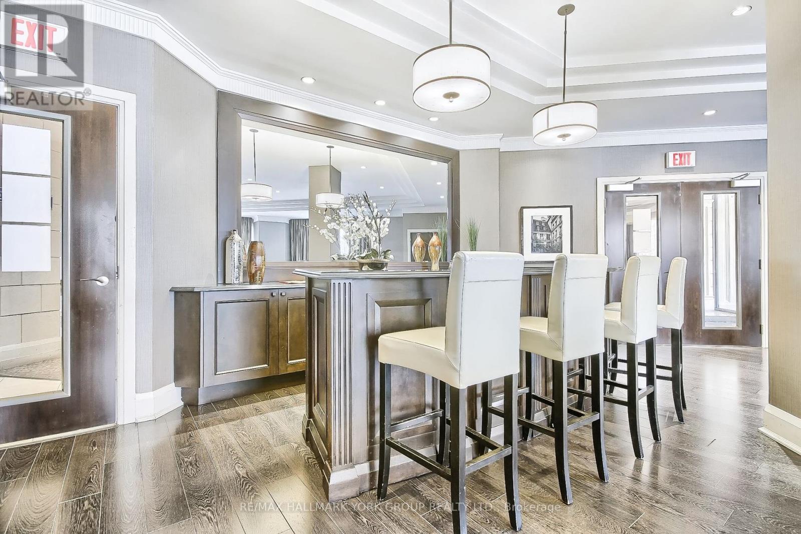 Photo 14 of 434 180 John West Way, Aurora ON