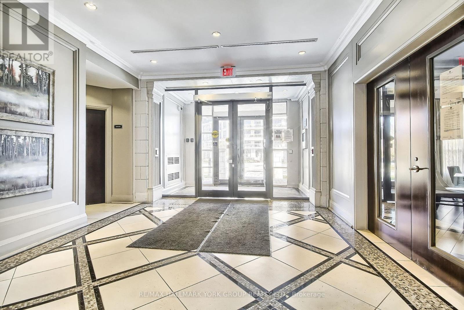 Photo 18 of 434 180 John West Way, Aurora ON