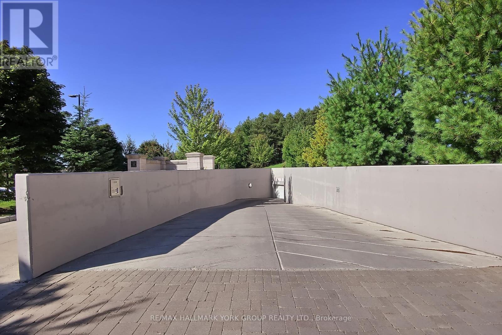Photo 25 of 434 180 John West Way, Aurora ON